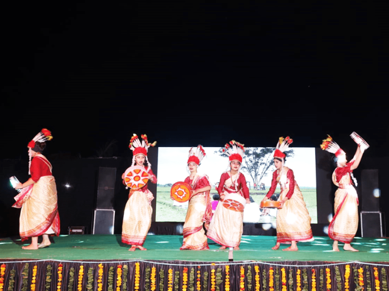 सांस्कृतिक नृत्य प्रस्तुति